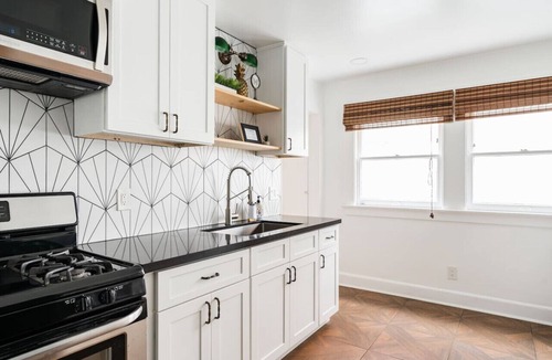University Heights Apartment | Charming Hillcrest 2br Chef`s Kitchen + Fast Wifi