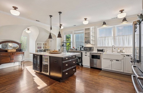 Midtown House | Charming historic 2 BR/2BA + Loft unit in a triplex near Piedmont Park/Beltline