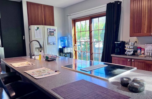 Granville House | Charming Historic 4-bedroom House in Downtown Granville with AC and WiFi