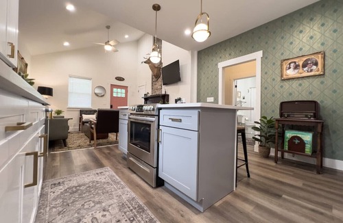 Northside House | Charming Historic Home | Walk to Northshore