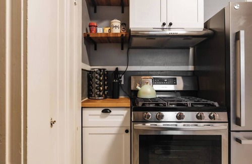 West Campus House | Charming Historic Victorian Beauty, Walk to UT & Downtown | FreeParking ❤️