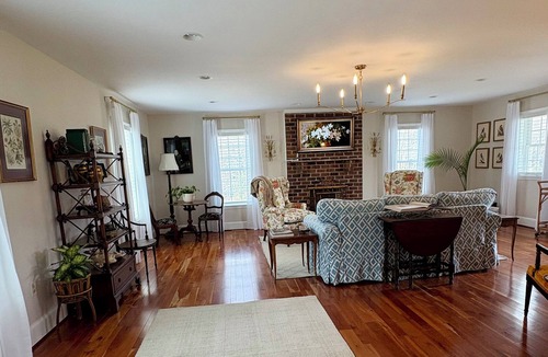 Andersonville House | Charming historical home in the countryside of Dillwyn, near Farmville