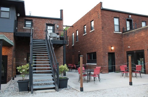Downtown Apartment | Charming historical loft in Downtown Lansing with Capitol views & cozy vibes !