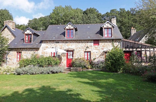 Breel Cottage | Charming House 6 Pers, Sauna, Scenic Views, Swiss Normandy