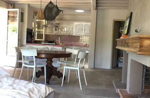 Cabrieres-d'Avignon Cabin | Charming house in Cabrieres