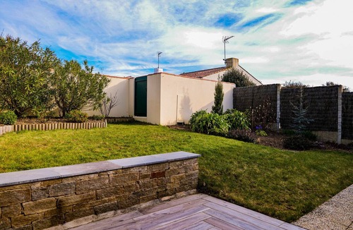 Chateau-d'Olonne Ski Chalet | Charming holiday home near Tanchet beach