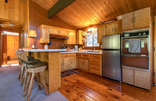Pine Cove Cabin | Charming Hot Tub Cabin