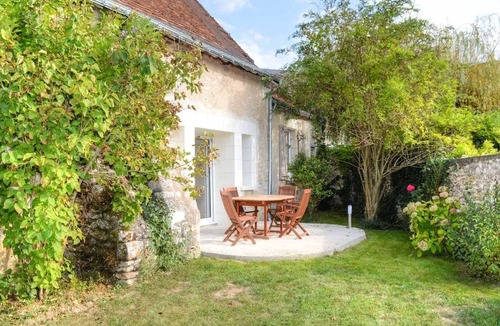 Chedigny Cottage | Charming Holiday Home in the Heart of Chédigny with Private Garden, Parking, and Modern Amenities