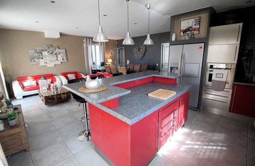 Eyragues Villa | Charming holiday home with large garden, pool, whirlpool, dog allowed