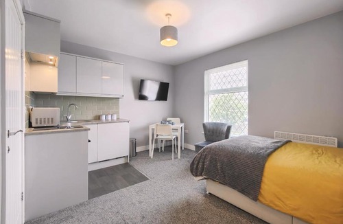 Hazel Grove Apartment | Charming Holiday Studio in Hazel Grove - Self Catering Apartment 2
