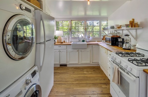 West Side Historic District Cottage | Charming Home < 2 Mi to Downtown Hendersonville!