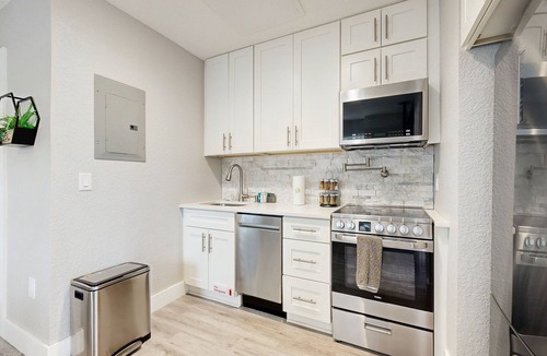 Middle River Terrace House | Charming Home - Enclosed Yard, Fully Equipped Kitchen & Great Location