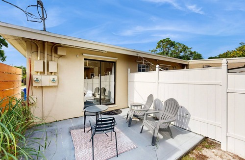 Middle River Terrace House | Charming Home - Enclosed Yard, Fully Equipped Kitchen & Great Location