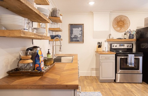 Cory Cottage | Charming Home-Modern Comforts & Style-300+ Reviews