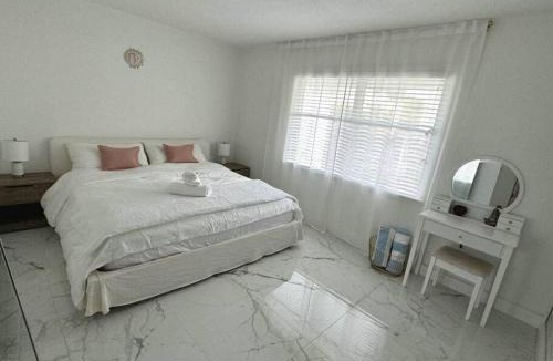 Parker Ridge House | Charming Home near Shops & Beach