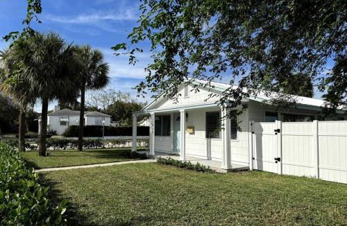 Parker Ridge House | Charming Home near Shops & Beach