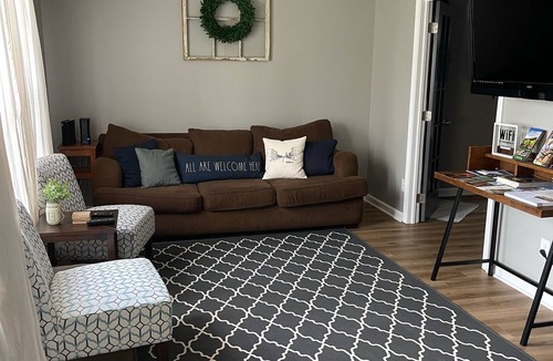 Georgetown House | Charming Home on a 1-way street near Horses, Bourbon, and Bluegrass Charm.