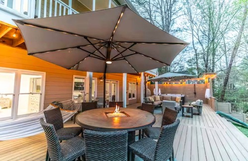 Gainesville House | Charming Home on Lake Lanier, sleeps 14, all the amenities! Come make Memories!