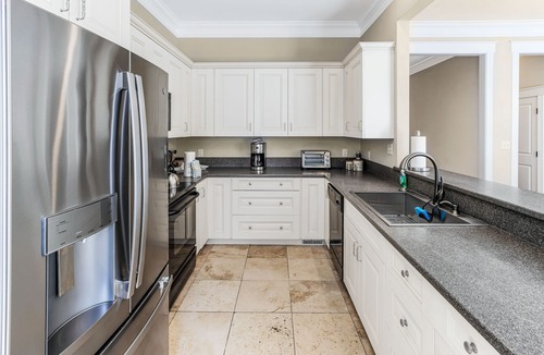 Dixon Park House | Charming Home on Quiet Street with Yard and Garage Parking by Lucky Savannah