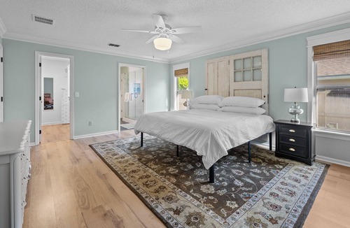 Doctors Inlet House | Charming Home/Quiet Neighborhood/Large Private Fenced Yard/Wifi
