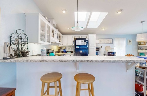 Rockaway Beach House | Charming home two blocks from the beach private hot tub and washer dryer
