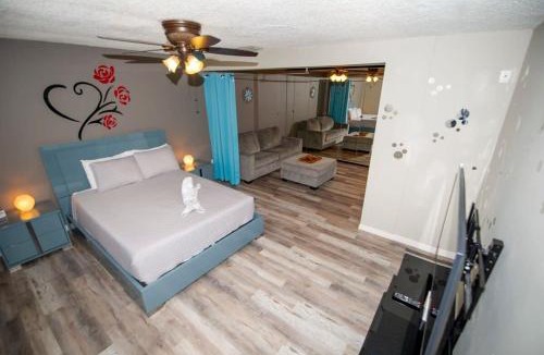 Palm Harbor House | Charming home w private heated pool & hot tub