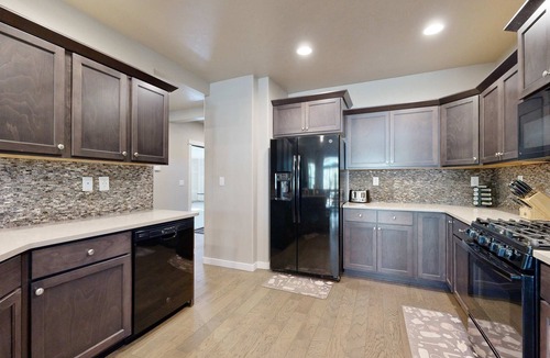 Deer Park House | Charming Home with a Private Hot Tub, SHARC Passes, Fast WiFi, and Central AC