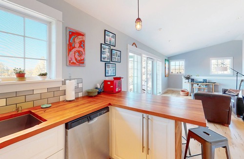 Bend House | Charming home with breathtaking mountain views, balcony, & kitchenette