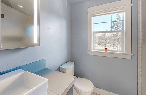 Bend House | Charming home with breathtaking mountain views, balcony, & kitchenette