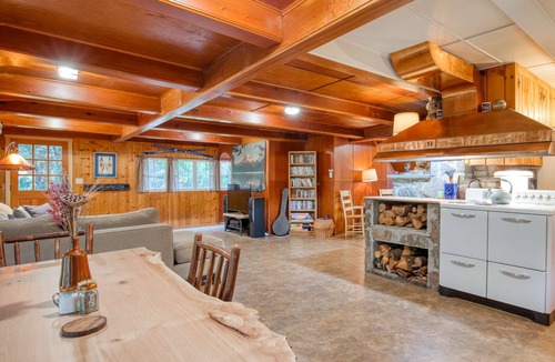 Marmot House | Charming Home with Free WiFi, washer&dryer, Wood Fireplace, and Furnished Deck