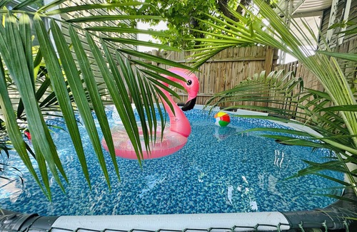 Norfolk House | Charming Home with Game Room and Pool table to enjoy in beautiful Norfolk