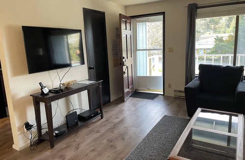 Gold Beach House | Charming Home with In-Town Convenience, Walking Distance to Beach & River Jetty
