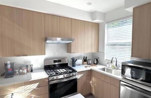Pasadena House | Charming home with Private Patio & Garage
