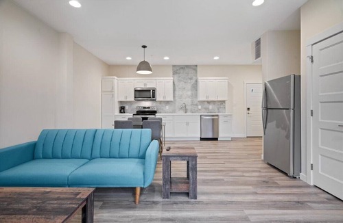 Evansville Hotel | Charming hotel suite in enchanting Evansville with AC, WiFi & parking