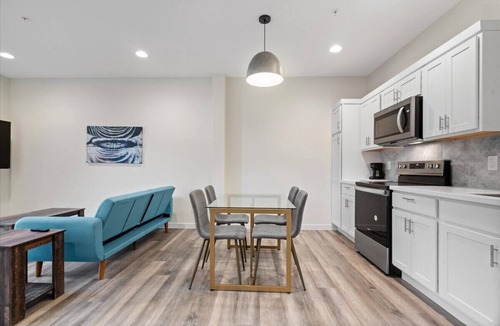 Evansville Hotel | Charming hotel suite in enchanting Evansville with AC, WiFi & parking