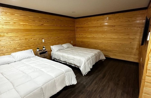 Timpson Hotel | Charming hotel with 1 bedroom and WiFi, AC in delightful Timpson