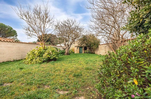 La Remigeasse House | Charming House 200m from the Beach with Private Terrace & Garden