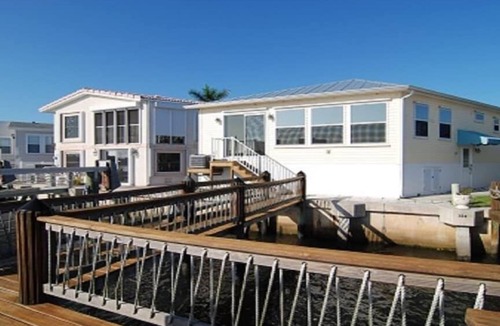 Hutchinson Island South House | Charming House 3/2 on Waterway in Nettles Island Resort near Beach, Pools & Fun!