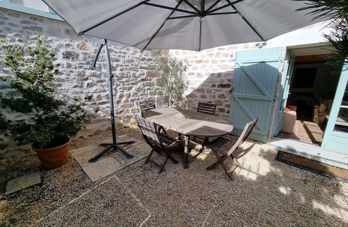Le Lonzac House | Charming house and terrace in the heart of the village