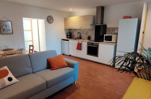 Istres House | Charming house classified 3 stars/3 ears "Gîtes de France" surrounded by nature
