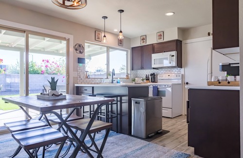 Pepper Ridge House | Charming House, Golf Green, Cornhole, Near Freeway