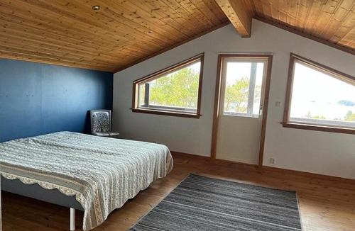 Selbjorn Villa | Charming House in Austevoll with Sea View