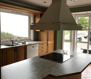 Selbjorn Villa | Charming House in Austevoll with Sea View