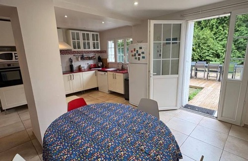 Bacilly Cottage | Charming house in Bacilly with garden and terrace