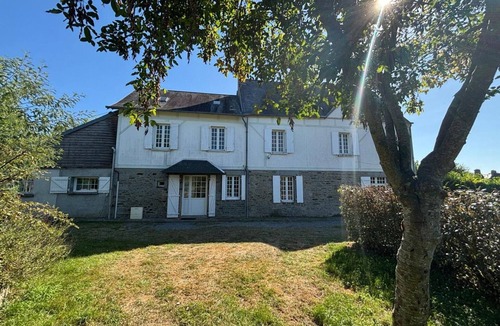 Bacilly Cottage | Charming house in Bacilly with garden and terrace