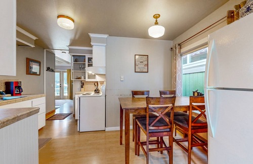 Sisters Cottage | Charming house in downtown Sisters with inviting deck