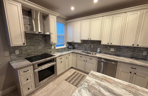 Pleasanton House | Charming house in lovely Pleasanton perfect for your getaway