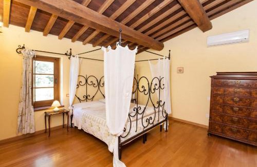Ramazzano House | Charming House in Ramazzano with Pool