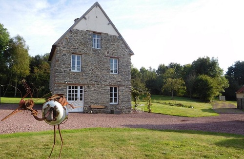 Saint-Ebremond-de-Bonfosse Cottage | Charming House in St Ébremond, Nature and Comfort