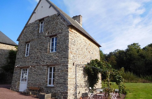 Saint-Ebremond-de-Bonfosse Cottage | Charming House in St Ébremond, Nature and Comfort